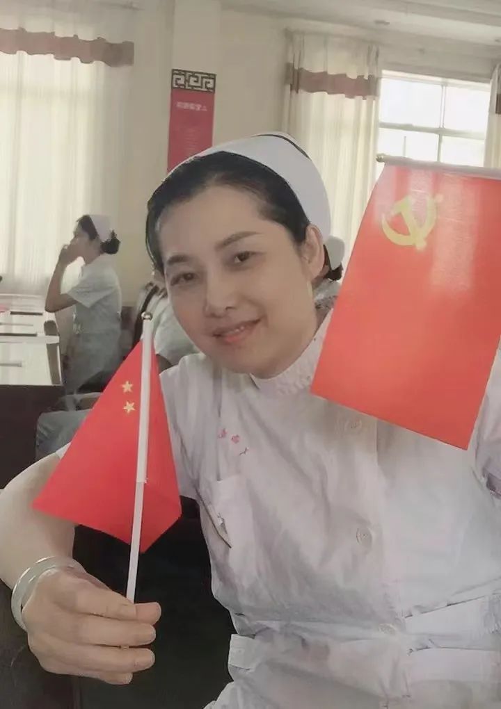DƬ